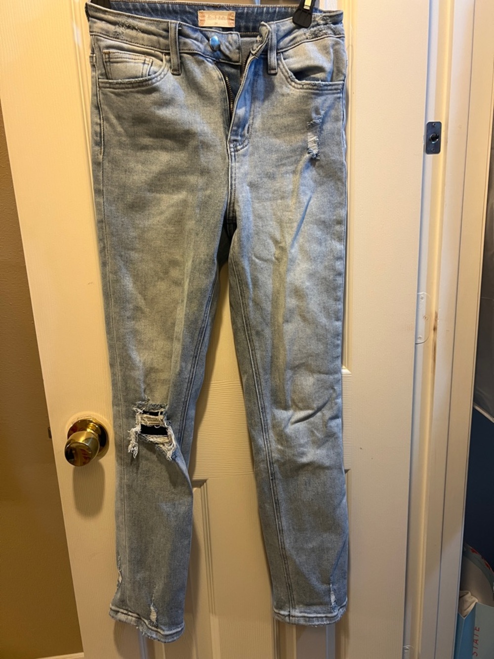 Light Wash Distressed Women’s Jeans - Classic Fit - Altard State